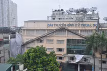 Hà Nội tan hoang sau trận mưa giông kinh hoàng