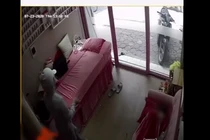 Video: Chủ tiệm nail phát hiện trộm vẫn ung dung... ngủ tiếp