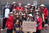 Cầm biển ám chỉ dịch Covid-19 ở châu Á, học sinh Bỉ bị chỉ trích nặng nề