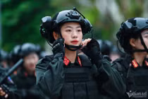 Nhan sắc xinh đẹp của cô gái đi đầu diễu binh Điện Biên Phủ