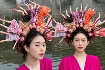 Cô gái bắt trend “cài hoa lên tóc” độc lạ không ai ngờ tới