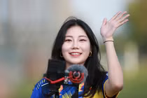 Nữ phóng viên Hàn Quốc chiếm spotlight trong buổi tập U23 Việt Nam