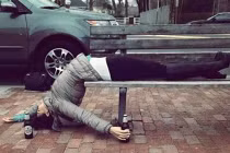 Tư thế yoga của người đẹp say xỉn