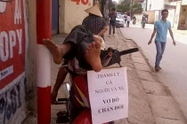 Ảnh cười Facebook: Vợ bỏ... thanh lý cả người và xe