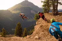 Khoảnh khắc trước khi “mọi thứ còn nguyên vẹn” (9)