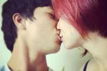 Ai được lợi từ vụ lộ ảnh Công Phượng hôn Hòa Minzy?