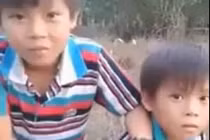 Rớt nước mắt xem cặp song sinh hát “Nơi ấy con tìm về”