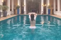 Cởi đồ dưới bể bơi, Nam Em khiến dân mạng không dám xem tiếp