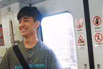 Bị chụp lén trên tàu điện ngầm, chàng trai bất ngờ nổi tiếng vì lý do này....