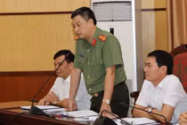 Hai phóng viên bị bắt liên quan vụ tống tiền Phó chủ tịch UBND thị xã