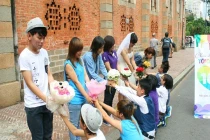 Màn cầu hôn tập thể của cặp đôi đồng tính giữa Sài Gòn