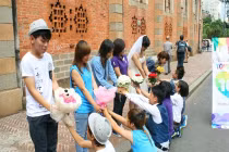 Màn cầu hôn tập thể của cặp đôi đồng tính giữa Sài Gòn