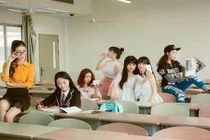 Ảnh tốt nghiệp của nhóm nữ sinh phát thanh cao 1,7m