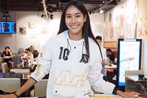 Zoom cận nữ cầu thủ Thái Lan đẹp như hoa hậu đá SEA Games 30