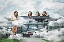 Ảnh tốt nghiệp của dàn nữ sinh khổng lồ cao... chọc trời