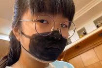 Tự chế khẩu trang vì lo ngại dịch bệnh, cô bé khiến dân mạng phì cười