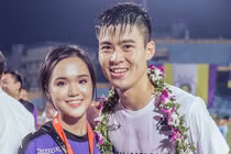 Dàn WAGs đội tuyển Việt Nam làm gì để không bị gắn mác ăn bám?