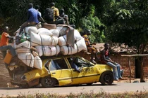“Siêu xe đồng nát” vận chuyển