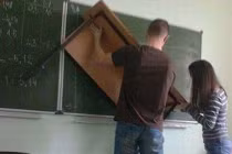 Không có thước kẻ, đã có bàn