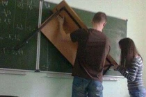 Không có thước kẻ, đã có bàn