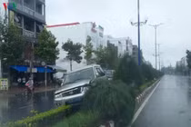 Tiền Giang: Xe biển xanh gây tai nạn liên hoàn, 1 người chết 