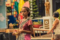 "Cô bé ăn xin" nổi tiếng 4 năm trước giờ thay đổi đến choáng mặt