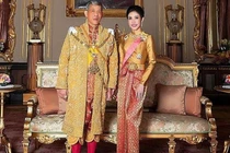 Hoàng quý phi Thái Lan gửi thông điệp gì trên MXH trước khi bị phế truất?