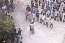 Phó hiệu trưởng “cưỡng chế” học sinh cắt tóc giữa sân trường