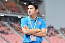 Kiatisuk: Bóng đá Việt Nam vẫn chưa vượt qua Thái Lan