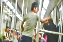 Phẫn nộ trai trẻ tát, đạp túi bụi ông lão ăn xin