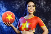 Cổ vũ đội tuyển Việt Nam chẳng giống ai, cô gái bị CĐM ném đá sấp mặt