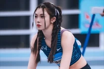 Nữ VĐV điền kinh bị bạo lực mạng vì trang điểm khi thi đấu