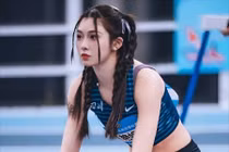 Nữ VĐV điền kinh bị bạo lực mạng vì trang điểm khi thi đấu