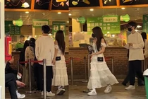 Sau phát ngôn “chia tay vì sự nghiệp”, ViruSs bị bắt dính hẹn hò