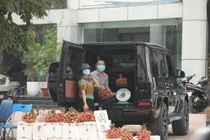 Chuyện thật như đùa: Lái xế hộp tiền tỷ đi bán hàng rong 