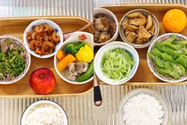 Loạt mâm cơm cữ chồng nấu sau 8 năm hôn nhân, 2 lần sinh nở