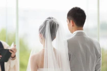 Đàn ông lương 10 triệu/tháng có đủ để lấy vợ?: "Cứ cưới đi rồi sáng mắt ra!"