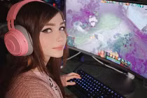 Nữ game thủ người Nga gây sốt nhìn điều này mới bất ngờ