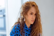 Mỹ nhân chuyển giới để tóc xù mì ai cũng đẹp bất ngờ