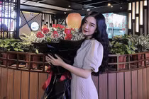 Âu yếm giữa đường, Đức Chinh và bạn gái khiến ai cũng phải ghen tỵ