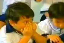 Clip hài hước trẻ tả ông bà 