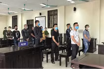 Tạm hoãn tòa xử con nuôi Đường "Nhuệ" đánh gãy chân nam thanh niên