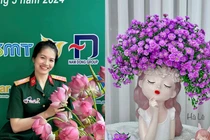 Bà nội trợ có tài cắm hoa gây bất ngờ khi là quân nhân