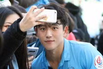 Cầu thủ trẻ Hàn Quốc Quốc có gì khiến hội chị em xin "rụng trứng"?