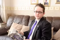 Học sinh biểu tình... đòi thầy cô giao thêm bài tập