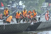 Sập cầu Phong Châu: Công binh tinh nhuệ hành quân trong đêm