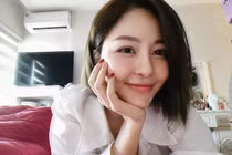 Hot girl Trâm Anh đáp trả gắt khi vòng 2 bánh mì bị đem ra bình phẩm