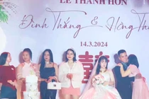 Độc lạ đám cưới chú rể mời 5 người yêu cũ tới dự