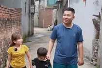 Cô gái chỉ cao 1m26 vẫn lấy chồng, sinh con khỏe mạnh