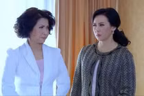 Mẹ chồng gọi điện kể tội con dâu lười, bẩn; thông gia nói lạ